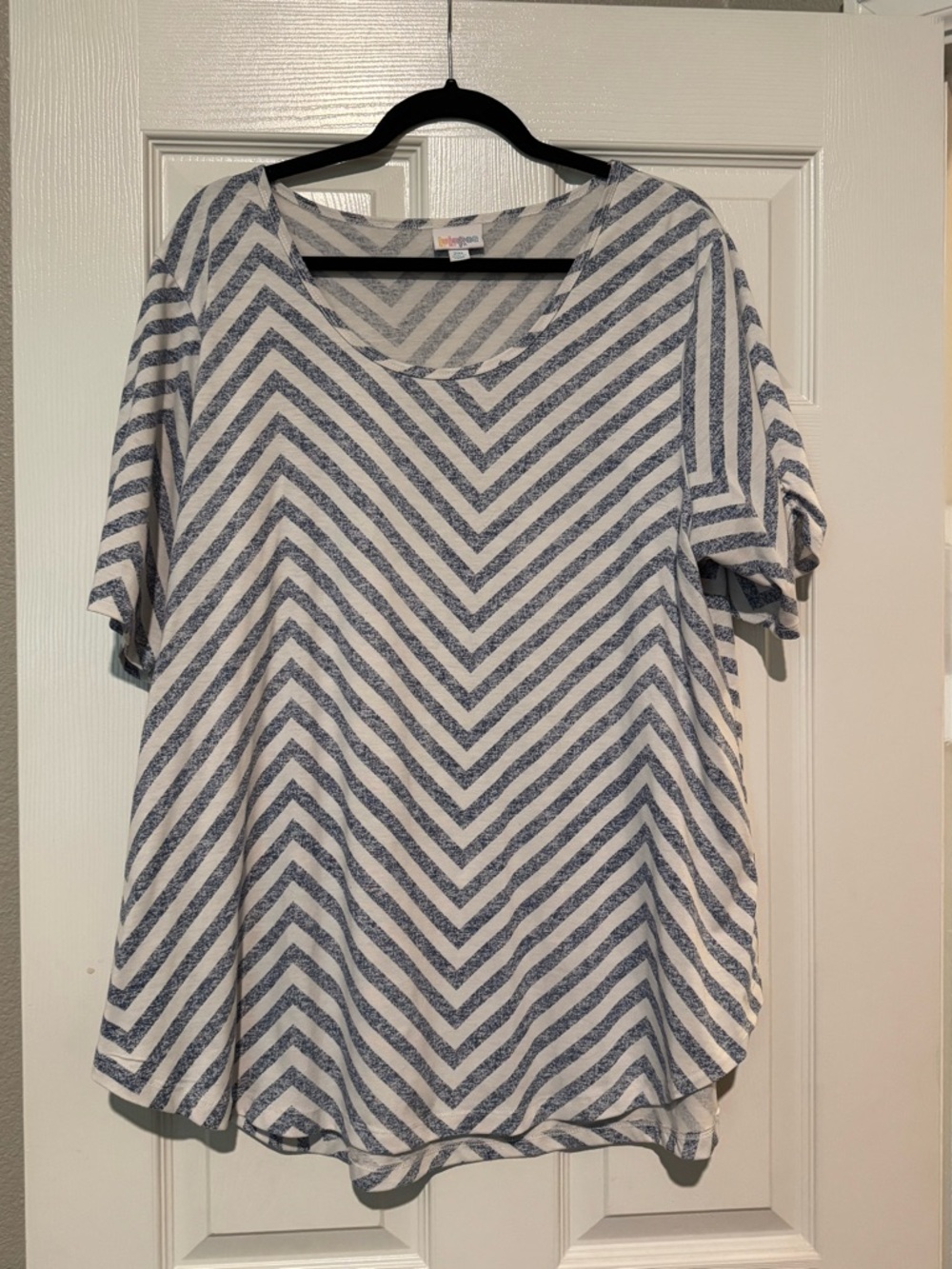 LuLaRoe Chevron Stripe Short Sleeve Top - Navy & White